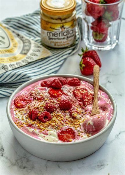 Berry Bliss Smoothie Bowl healthy breakfast ideas